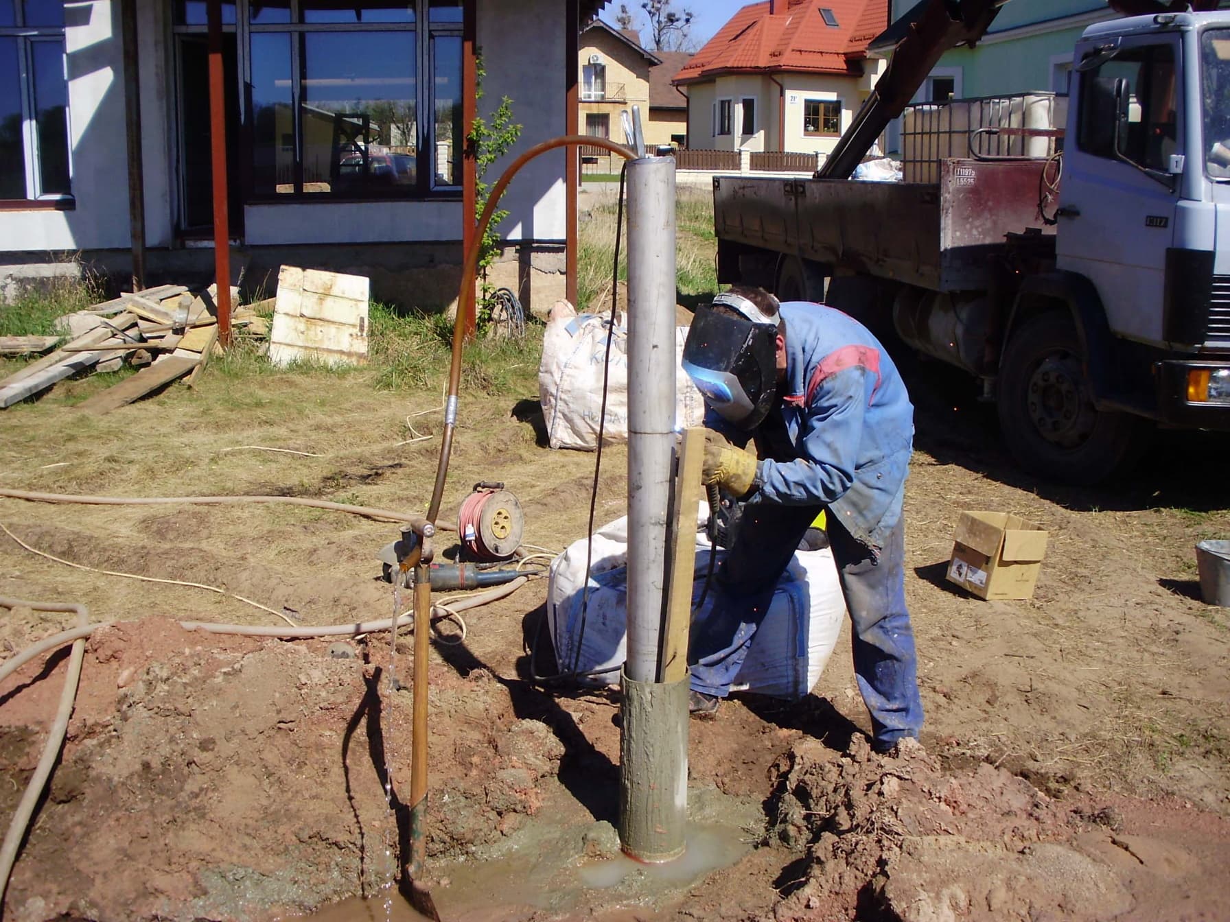 Well construction work area